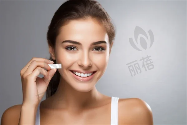 深圳福华口腔地包天治疗费用现仅需6800元起，原价8000元起，超值优惠，确实值得选择！