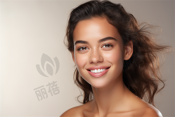 武汉施美尔医疗美容门诊部韩风无痕媚眼术的具体价格为6800元起,现优惠价仅需4800元起,助您轻松拥有迷人双眸!