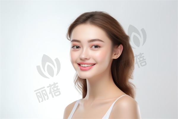 南昌华瑞医疗美容医院丰眉弓的具体价格为5000元起,现优惠价仅需3500元起,助您轻松拥有理想的眉形!