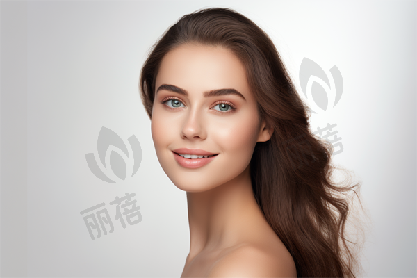 深圳雅涵医疗美容门诊部生物膜片丰胸的具体价格为9800元起,现优惠价仅需7800元起,限时促销,尽享美丽蜕变!